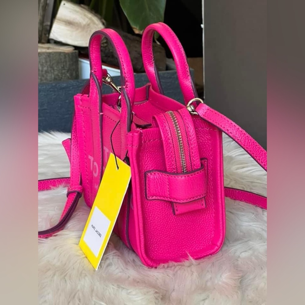 H053L01RE22 - Marc Jacobs The Leather Micro Tote Bag - Picture 4 of 14